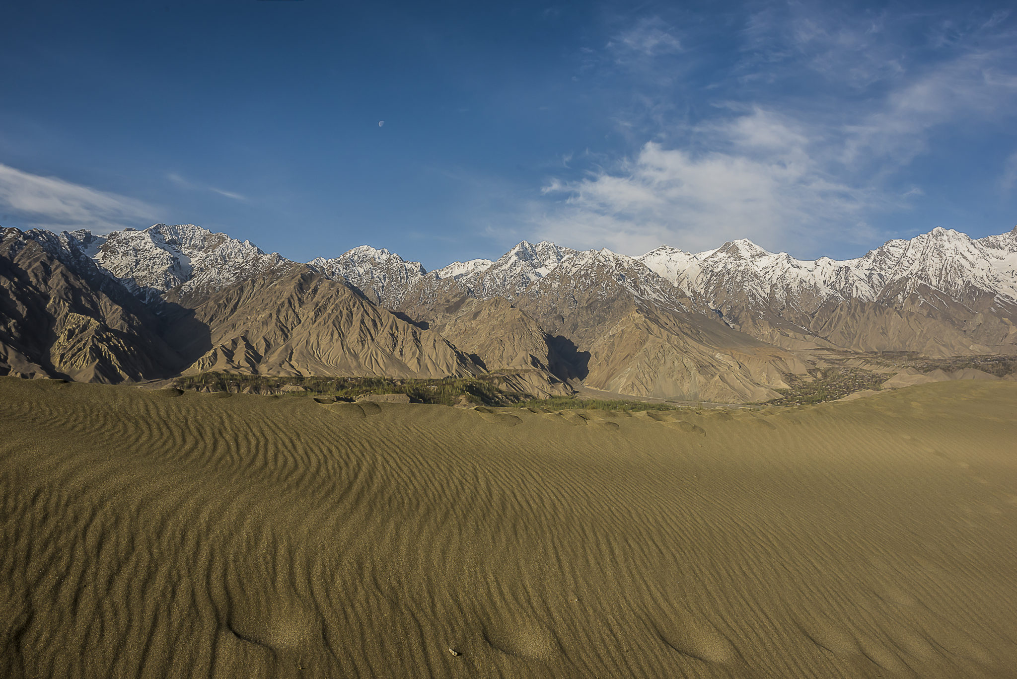 When desert meets mountains – Pakistan